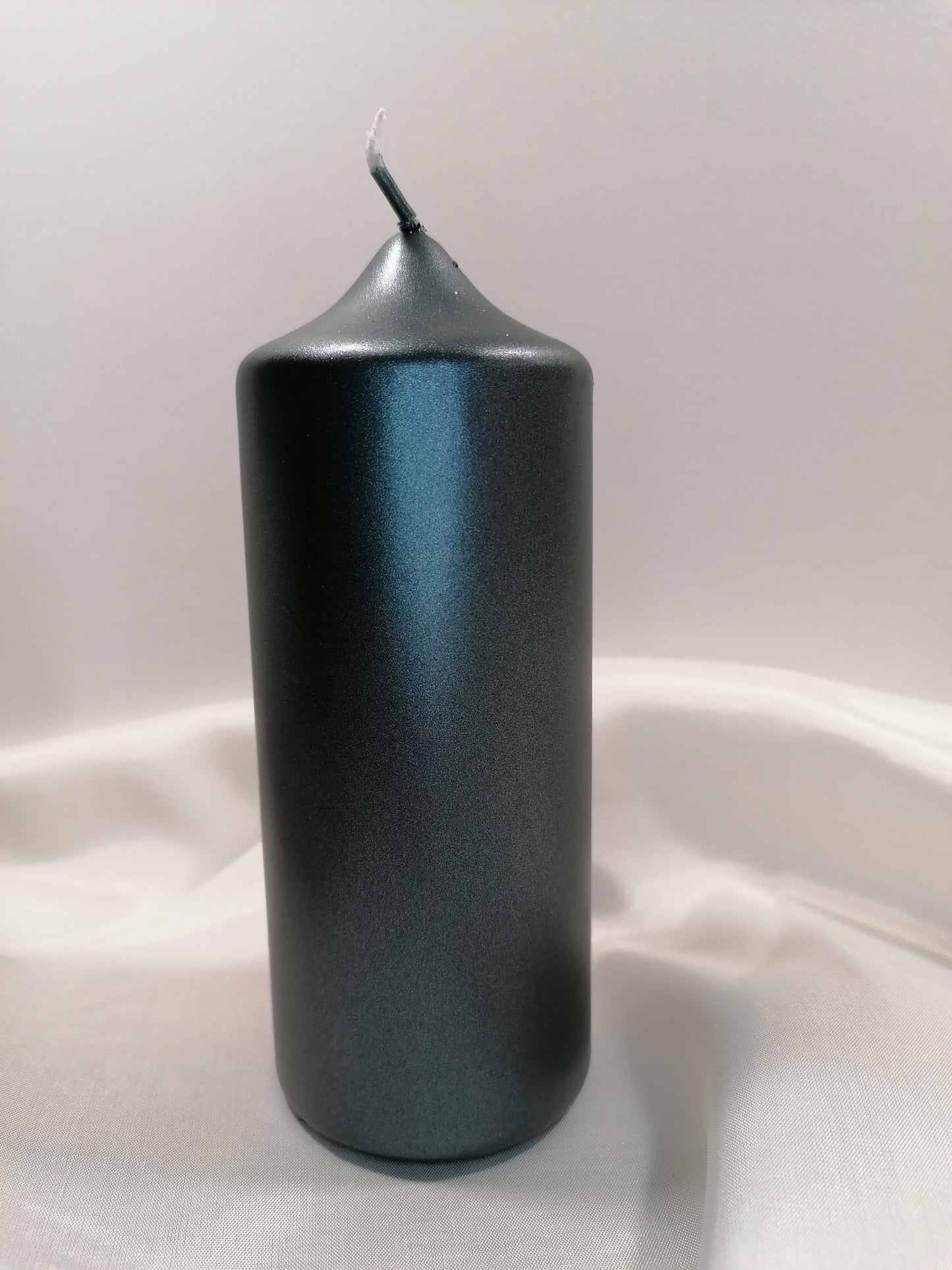 Stumpenkerze gelackt Glänzend – Heidelbeere Metallic (Ø 6 cm x H 15 cm)