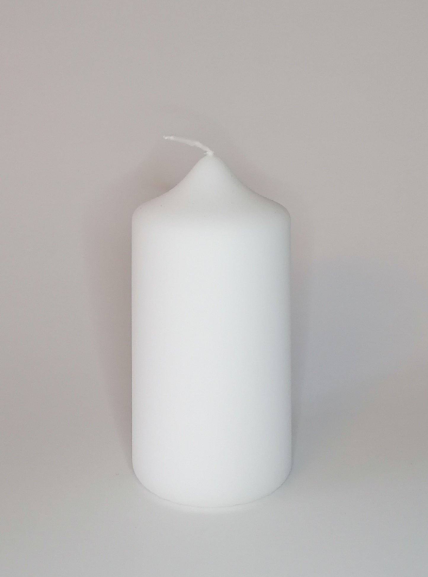 Samt Stumpenkerze gelackt – Weiß (Ø 6 cm x H 12 cm)